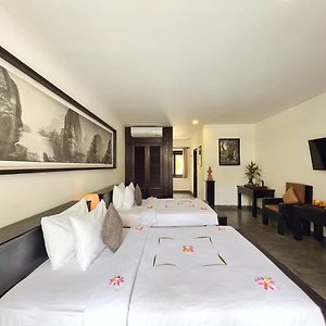 Deluxe Twin Pool access Balcony